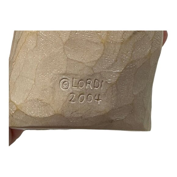 Willow Tree FRIENDSHIP 26155 Figurine Susan Lordi 5.5in Holding Flowers Gift VTG - Picture 5 of 8